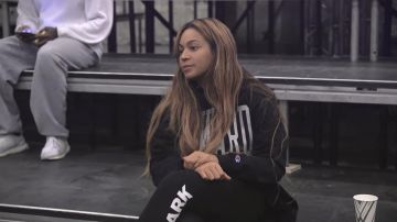 The sweatshirt hood Champion worn by Beyoncé in Homecoming: A Film by Beyoncé