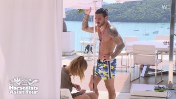 El maillot de camuflaje de Benjamin Samat en Les marseillais: tour asiático S08E44