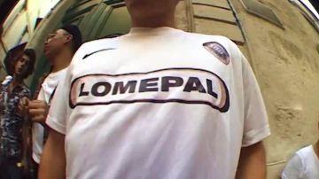 Le t-shirt Lomepal x Nike SB porté par Lomepal dans son clip Bryan Her­man