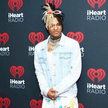 The jean jacket worn by XXXTentacion during its passage on IHeartRadio