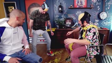 Les baskets portées par Squeezie dans la vidéo YouTube ON ES­SAYE DES OB­JETS ÉTRANGES #4