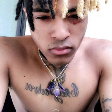 The necklace amethyst Jahseh aka XXtentacion on the account Instagram of @X. jahseh4