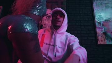 La sudadera blanca de Mister V en su video de YouTube Rap VS REALITE 2