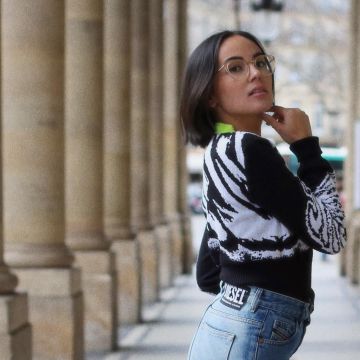 Eyeglasses translucent worn by Agathe Auproux on his account Instagram