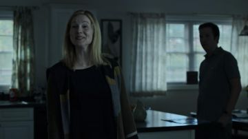 Wendy Byrde's (Laura Linney) Cardigan en Ozark (S01E07)