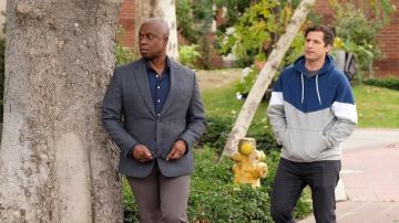 The sweatshirt hoody Jake Peralta (Andy Samberg) on Brooklyn Nine-Nine (S06E13)