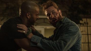 Anillo de oro usado por Mad Sweeney (Pablo Schreiber) como se ve en American Gods S02E07
