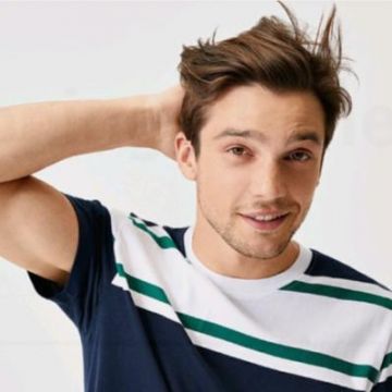 Le t-shirt rayé porté par un mannequin sur le site de Zalando