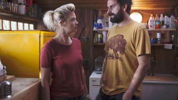 Le t-shirt de Marie Guibal (Virginie Efira) dans Et ta sœur