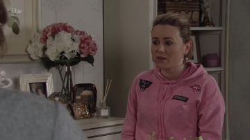 Rose Hoodie, portés par Gemma Hiver (Dolly-Rose Campbell) dans Coronation Street 3 Mai 2019