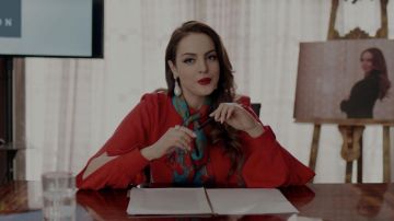 Le foulard coloré porté par Fallon Carrington (Elizabeth Gillies) dans Dynastie S02E16