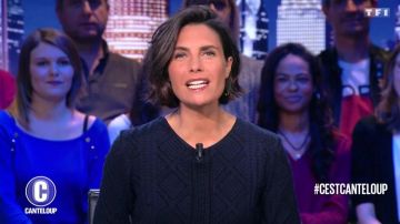 Le pull bleu porté par Alessandra Sublet dans C'est Canteloup