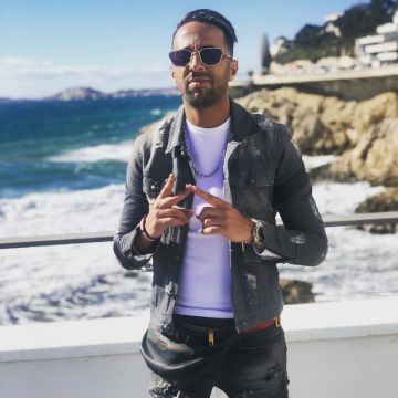 La chaqueta vaquera que lleva Naps en la cuenta de Instagram @Napsofficiel