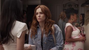 The jean jacket worn by Harper (Zoey Deutch) in Small strokes mounted
