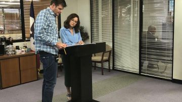 Shoes worn by Selina Meyer (Julia Louis-Dreyfus) in Veep (S07E03)