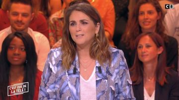 The print blazer from Valerie Bénaïm in It is that of the tv ! may 20, 2019