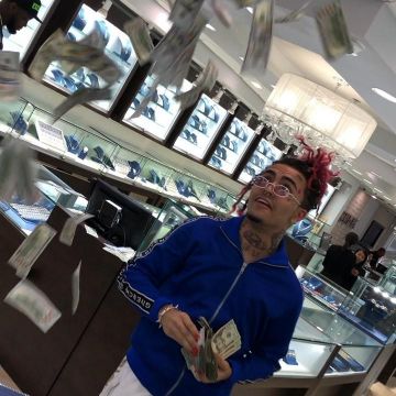 The glasses worn by Lil Pump on his account Instagram @Lilpump