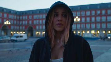 La sudadera negra de Sofía (Amaia Salamanca) en A pesar de todo