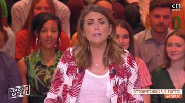 The jacket printed palm scope by Valerie Bénaïm in It is that of the tv ! of may 23, 2019