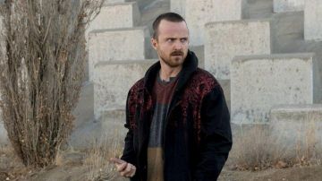 The jacket with hood printed in the wardrobe of Jessie Pinkman (Aaron Paul) in the series Breaking Bad S05E12