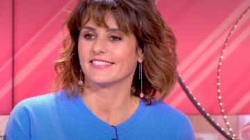 Les longues boucles d'oreilles portées par Faustine Bollaert dans Ça commence aujourd'hui du 23.05.2019