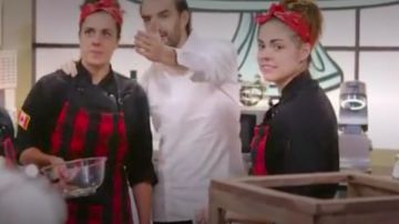 Le bandana rouge vu dans Le meilleur pâtissier - Les professionnels du 13.05.2019