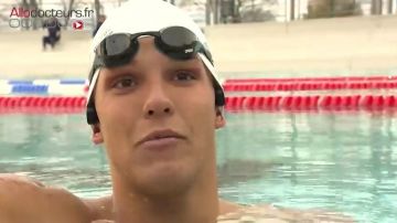 El gorro de natación usado por Théo Curin en Le Magazine de la santé, 25 de abril de 2019