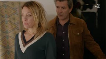 Le pull porté par Emma Colberti (Eva) dans Un si grand soleil (S01E127)