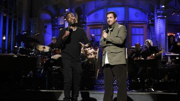 Veste portée par Adam Sandler sur Saturday Night Live le 4 Mai 2019