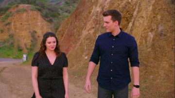 Robe à fleurs portées par Rebecca Tas (Rachel Bloom) dans Crazy Ex-Girlfriend (S04E16)