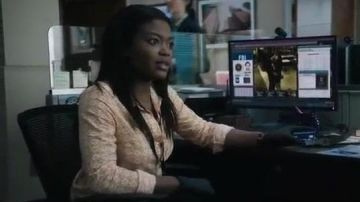 Yellow top worn by Analyst Kristen Chazal (Ebonee Noel) in FBI (S01E21)