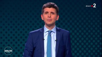 Le costume bleu nuit porté par Thomas Sotto au journal tv 20h France 20 le 1er juin 2019