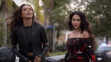 Floral blouse shirt worn by Eve (Inbar Lavi) as seen in Lucifer S04E09