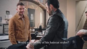 La veste en daim de David Beckham dans la vidéo YouTube David Beckham surprises House 99 fans at the Barbershop