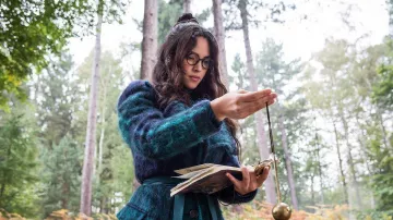 Green Wool Coat worn by Anathema Device (Adria Arjona) in Good Omens (S01E03)