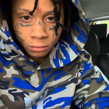Bleu camo hoodie, portés par Trippie Redd comme on le voit sur son Instagram Account @Trippieredd