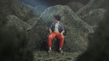 Los pantalones naranjas de Riles en su video musical de marihuana