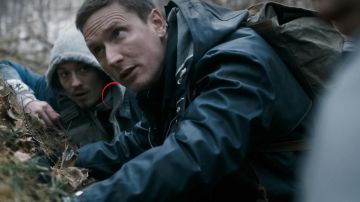 Le coupe-vent de Martin (Mikkel Boe Følsgaard) dans The Rain (S02E05)