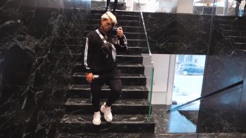 La veste de survêtement noire à col montant half zip de Raphael Cuesta dans sa vidéo YouTube ELLE EST GRASSE !!