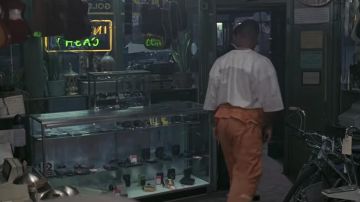 Le pantalon orange de Jay (Will Smith) dans Men in black