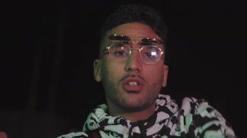 The glasses Heuss the Bastard in the clip Remember Naps