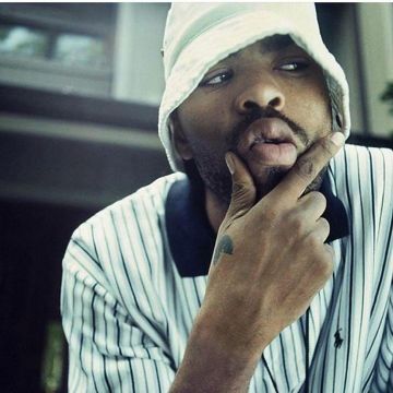 Rayé Ralph Lauren blanc polo shirt porté par la Méthode de l'Homme sur son Instagram account @methodmanofficial