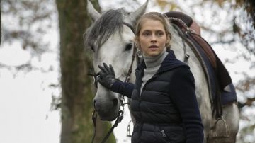Navy down sweater jacket worn by Diana Bishop (Teresa Palmer) in A Discovery of Witches (S01E04)