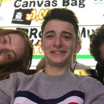 Grey sweat with red and blue stripped worn by Noah Schnapp of Stranger Things on the Instagram account of @foah_sillie
