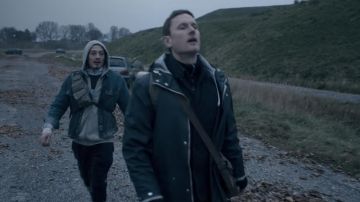 The bag worn by Patrick (Lukas Løkken) in The rain S02E05