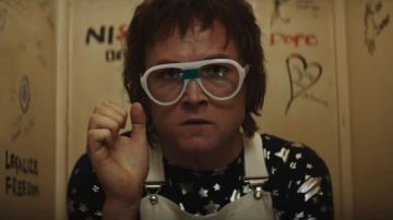 Gafas blancas usadas por Elton John (Taron Egerton) en Rocketman