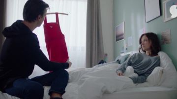 The overall red / Manon (Marilyn Lima) in Skam France