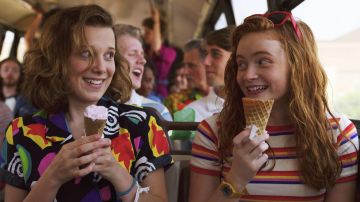 Vestido estampado usado por Eleven (Millie Bobby Brown) como se ve en Stranger Things S03E02