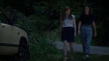 The pants worn by 11 / Eleven (Millie Bobby Brown) in Stranger Things (S03E03)