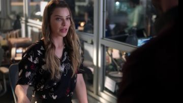 The black shirt with hearts worn by Chloe Decker (Lauren German) in Lucifer S03E22